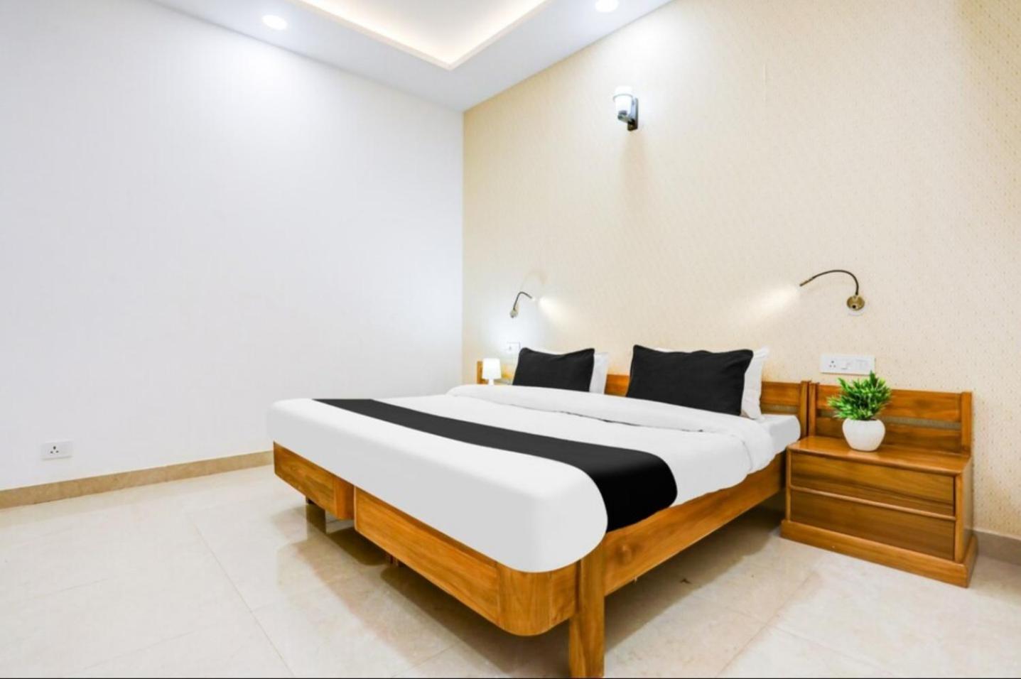 The Grand Blue Hotel เกรทเตอร์นอยดา ภายนอก รูปภาพ